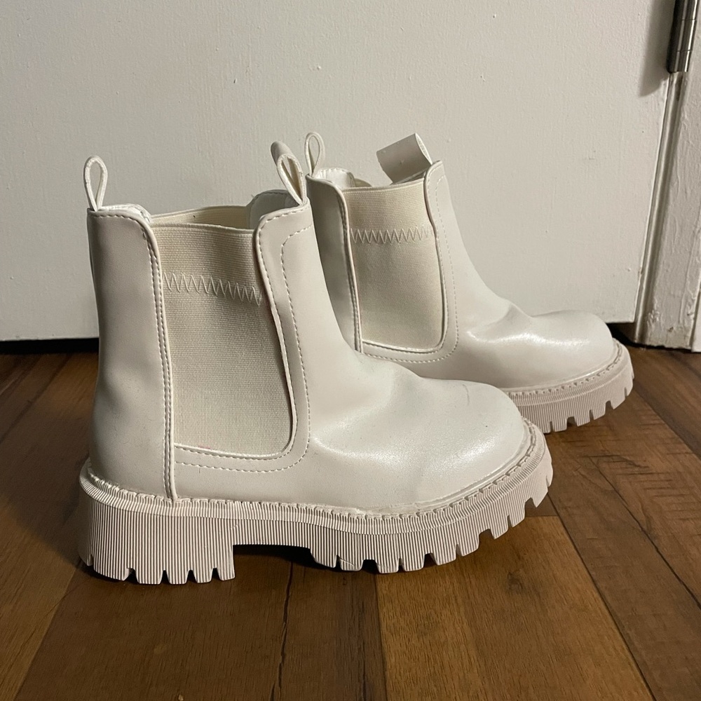Off-white platform boots